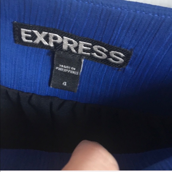 Super flattering flouncy mini! - Picture 5 of 5